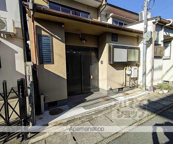 京福北野線 宇多野駅 徒歩4分 2階建 築64年の外観写真