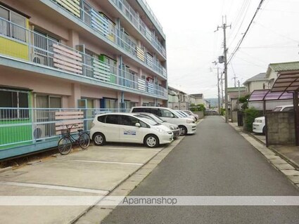 和歌山県和歌山市布施屋[1LDK/31m2]の駐車場1