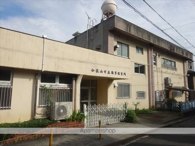 秋葉山マンション[2LDK/47m2]の周辺3