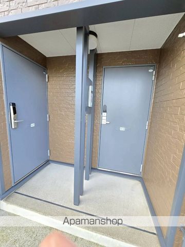 レオパレスパルミエの玄関写真