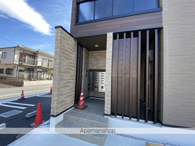 青梅線 小作駅 徒歩12分 3階建 築2年の玄関写真