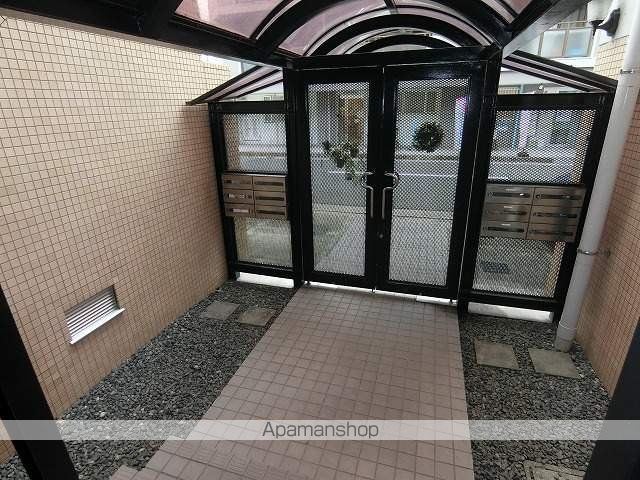 ロイヤル東園田の玄関写真