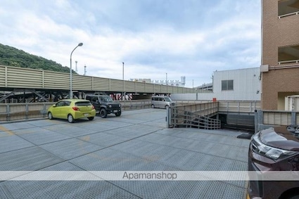 グローバル高松[2LDK/54m2]の駐車場