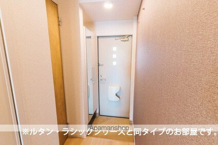 広島県三原市宮浦５丁目[1K/31.66m2]の玄関