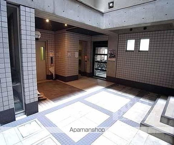 ディクティ三条の玄関写真