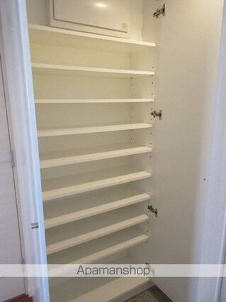 イストワール[2LDK/65.79m2]の収納1