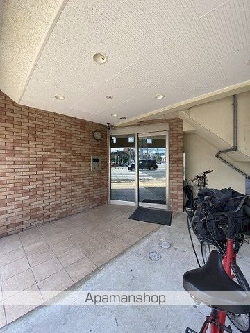 ベルフラワー岡町の玄関写真