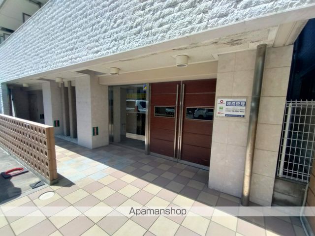 エステムヒルズ新大阪の玄関写真