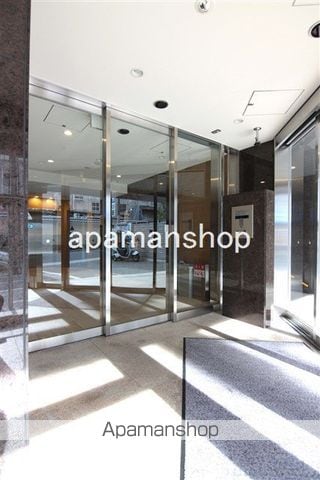 クローバービューUEHOMMACHIの玄関写真