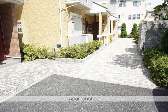 グレイスヒルズB棟の玄関写真