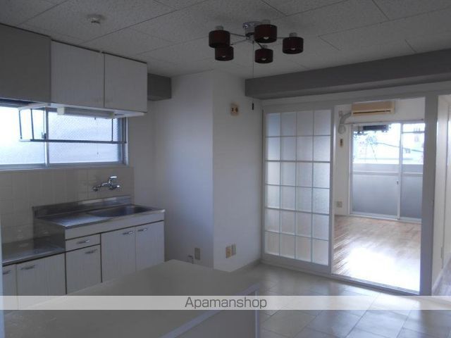 コスモリヴェール朝生田の内装写真