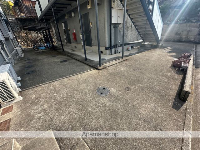 RHYTHM新石切A棟B棟の玄関写真
