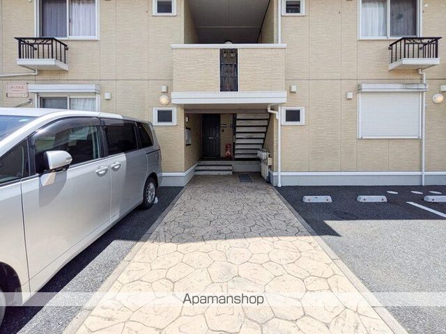 メープル IIの玄関写真