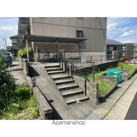 プレジオA棟の玄関写真