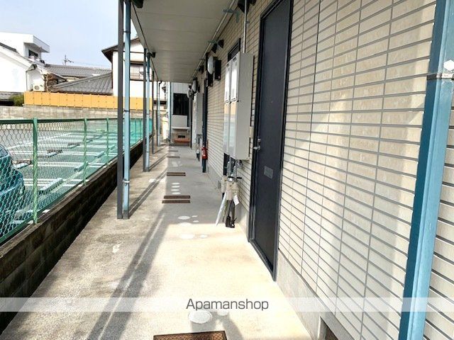 彦根市 2階建 築31年の玄関写真