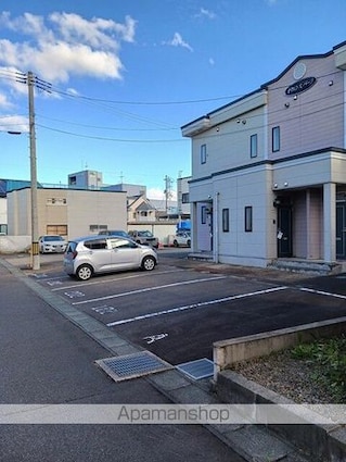 オリエンスパーク[2DK/51.93m2]の駐車場