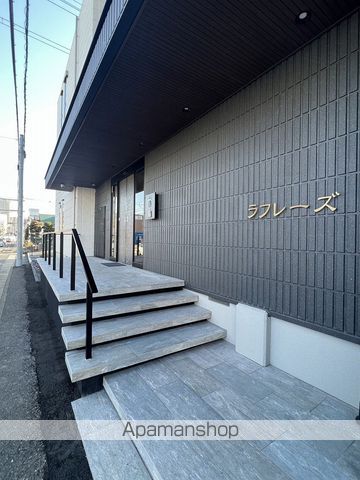 ラフレーズの玄関写真