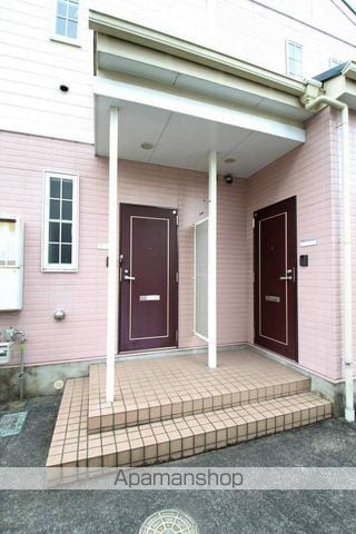 エレガントハイム岩松北の玄関写真