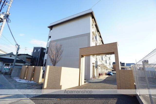 マンション東岡の外観写真