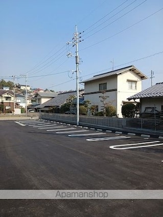 ユーセラーノＢ[1LDK/50.05m2]の駐車場