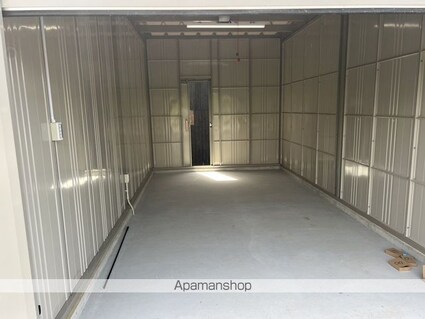 トムズガレージ[駐車場/16.56m2]の駐車場