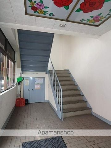 かねよしビルマンションの玄関写真