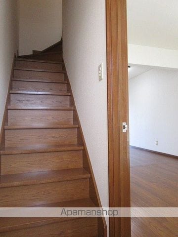 外山レイクサイドハウスH棟の内装写真