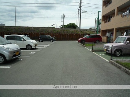 プラムガーデンＭａｒｙ[2LDK/51.66m2]の駐車場2