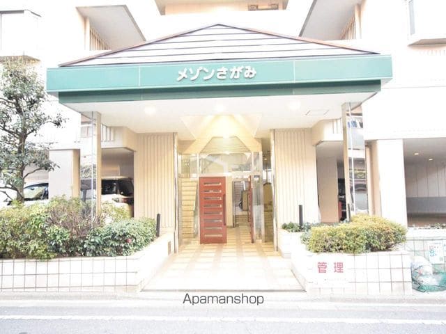メゾンさがみの玄関写真