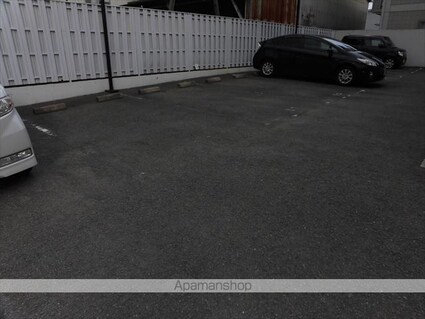 和歌山県和歌山市狐島[1K/31.35m2]の駐車場