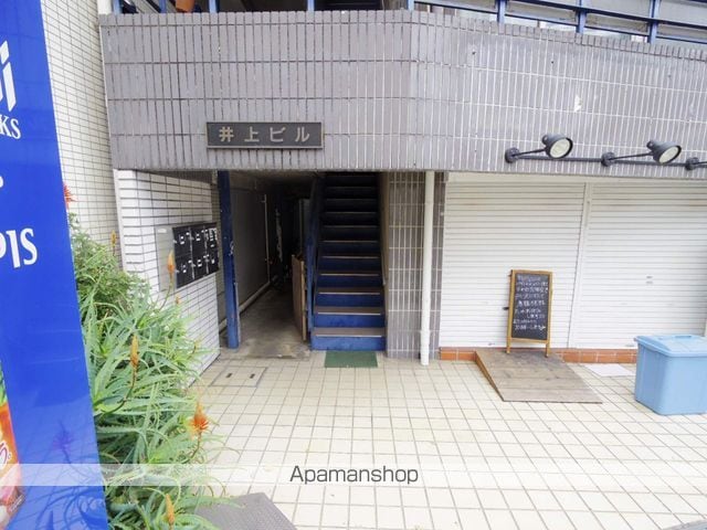 井上ビルの玄関写真