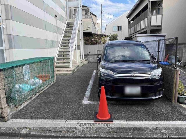 レオパレス三鷹深大寺[1K/19.46m2]の駐車場