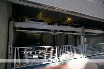 グランカーサ新宿御苑[1R/27.87m2]の駐車場