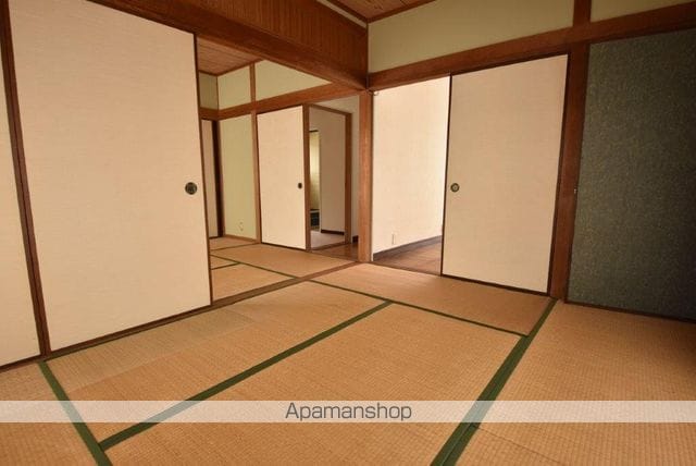 安芸高田市 2階建 築37年の内装写真