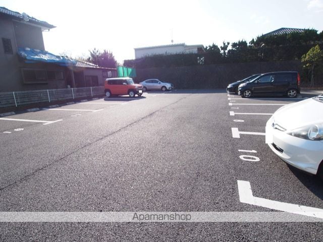 シンフォニーヒルズ[2LDK/56.53m2]の駐車場3