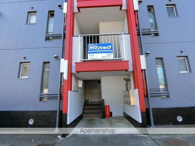 リバーコーポの玄関写真