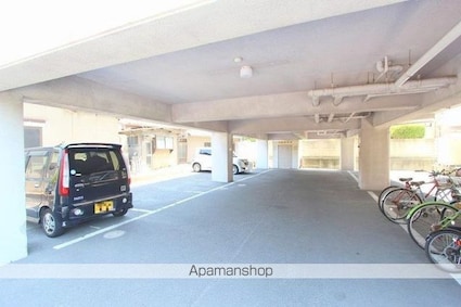 香川県高松市紙町[1K/24m2]の駐車場