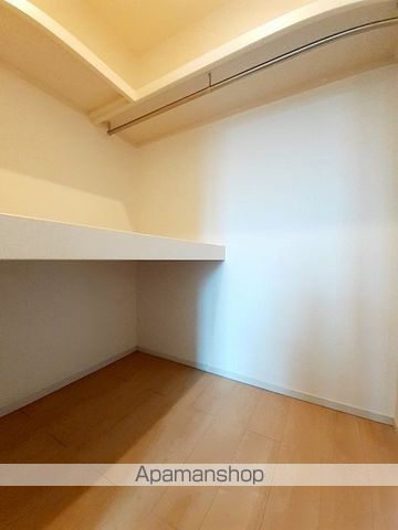 伊予郡砥部町 2階建 築9年の内装写真