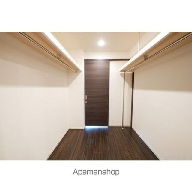 コンフォリア新宿イーストサイドタワー[1LDK/72.69m2]の収納