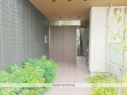 和歌山県和歌山市鷹匠町２丁目[2LDK/63.57m2]のエントランス2