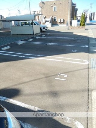 リビングタウン鳴滝　Ｄ[1LDK/62.1m2]の駐車場