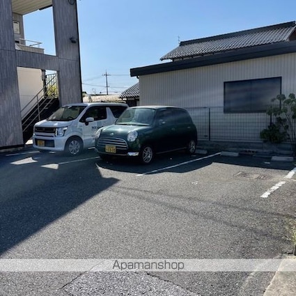 メゾンアデュール[1K/32m2]の駐車場