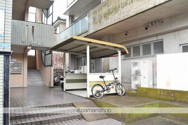IHビルIIの玄関写真