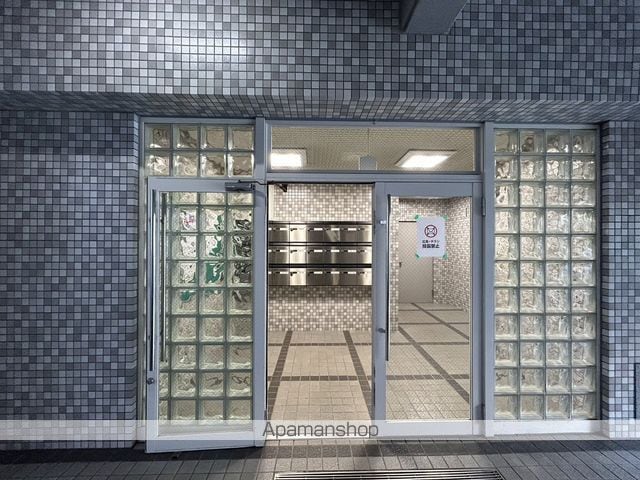 メゾン国泰寺の玄関写真