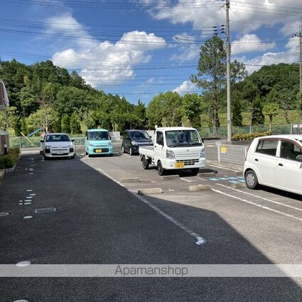 ＦＥＬＩＣＥ[1LDK/46.08m2]の駐車場2