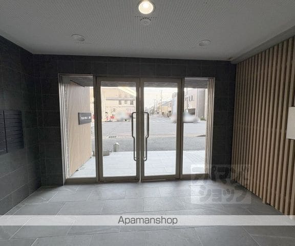 パインフィールド二条城の玄関写真