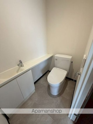 ＫＤＸレジデンス南青山[1LDK/82.5m2]のトイレ