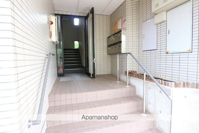 メゾンドリバー寺地の玄関写真