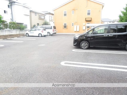 シャン　ド　ポワール[2LDK/63.43m2]の駐車場1