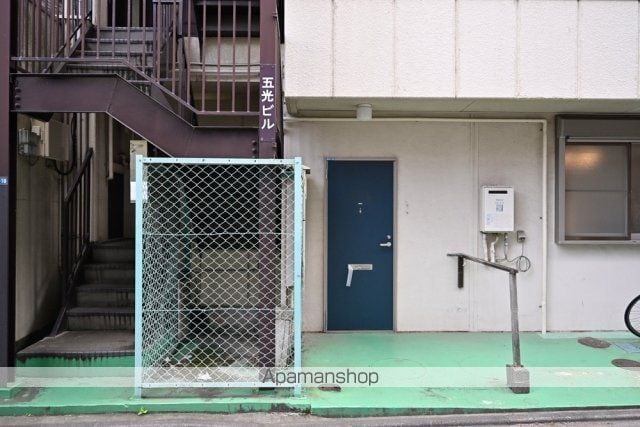 五光ビルの玄関写真